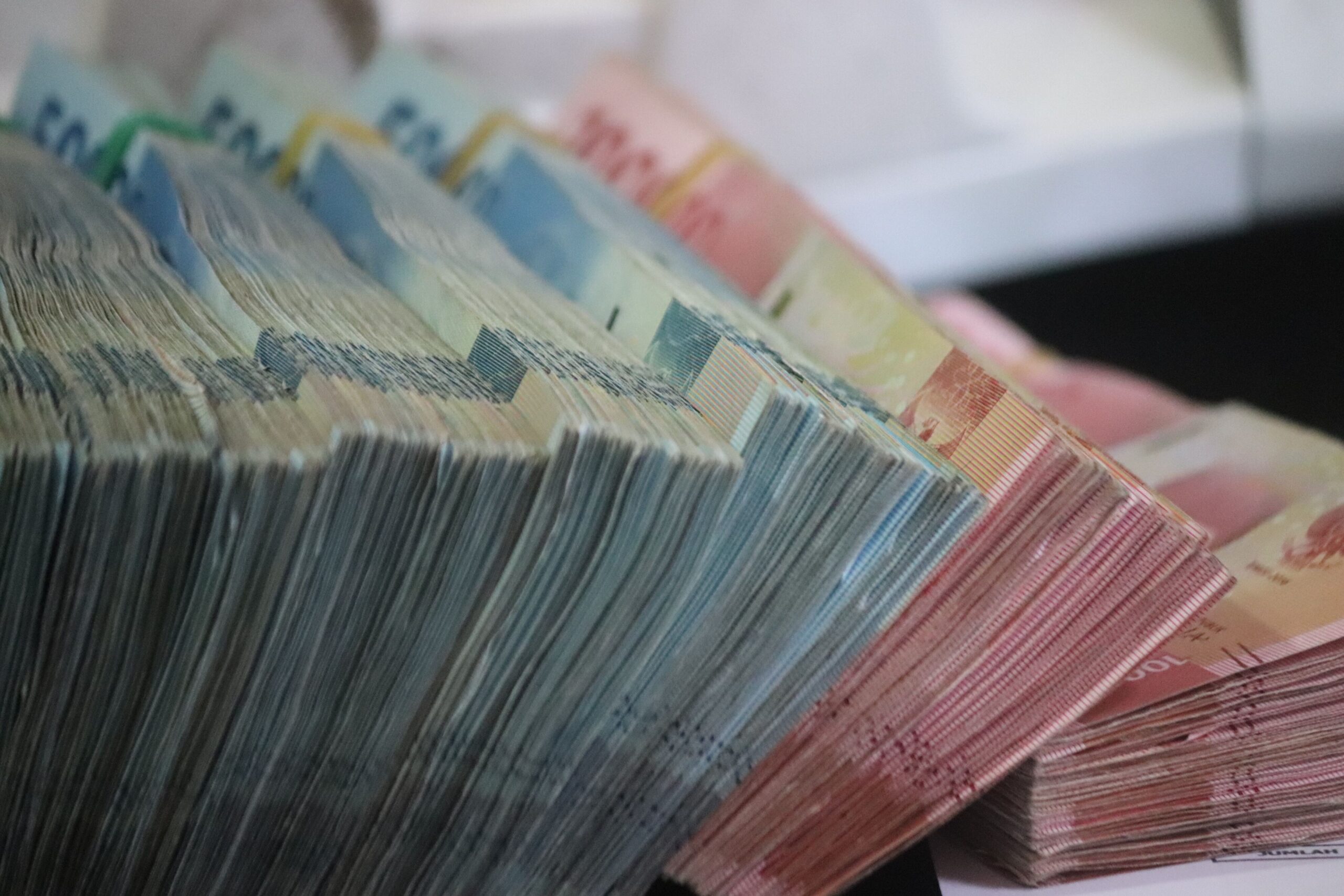 Просечна плата у јуну 107.075 динара, медијална 83.525 динара
