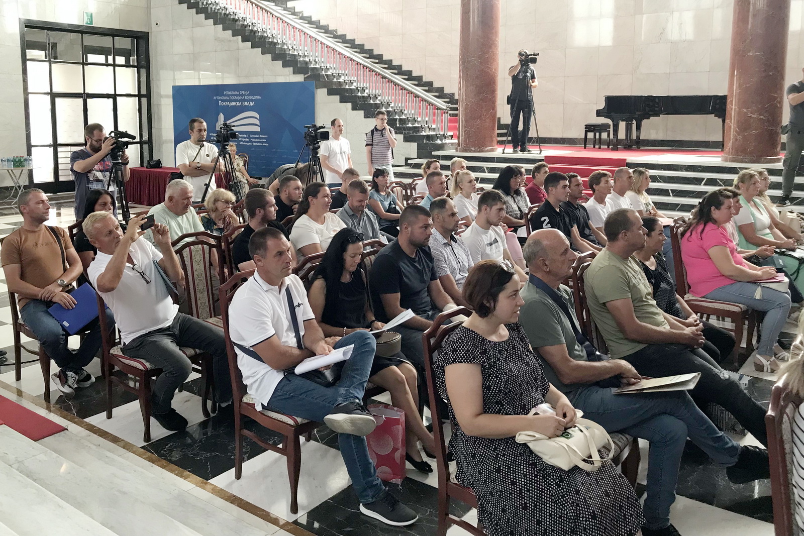 За набавку опреме и система за наводњавање у АП Војводини 450 милиона динара