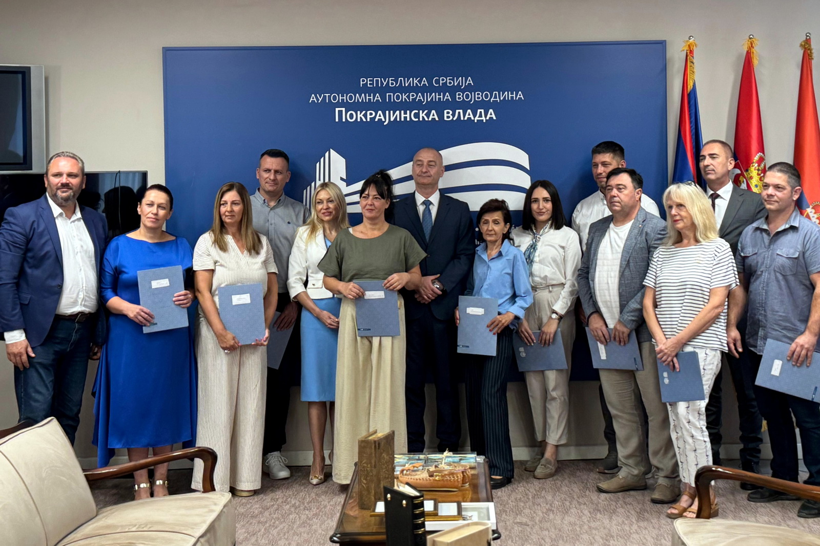 Иванишевић уручио уговоре за развој старих и уметничких заната